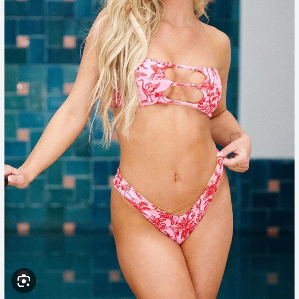 ISO SIZE SMALL AND MED TOP AND BOTTOM